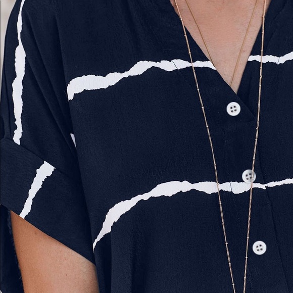 🆕Navy V Neck Striped Relaxing Tee - Picture 6 of 6